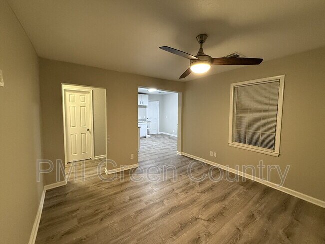 Foto del edificio - 203 W Knoxville St