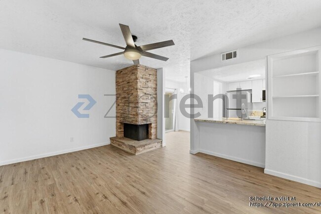Foto del edificio - 1620 N Wilmot Rd