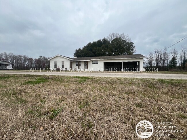 Building Photo - Spacious 2-Bedroom Country Home with Expan...