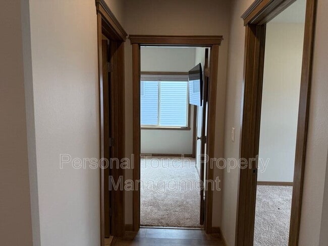 Building Photo - 7352 Eagle Point Dr S