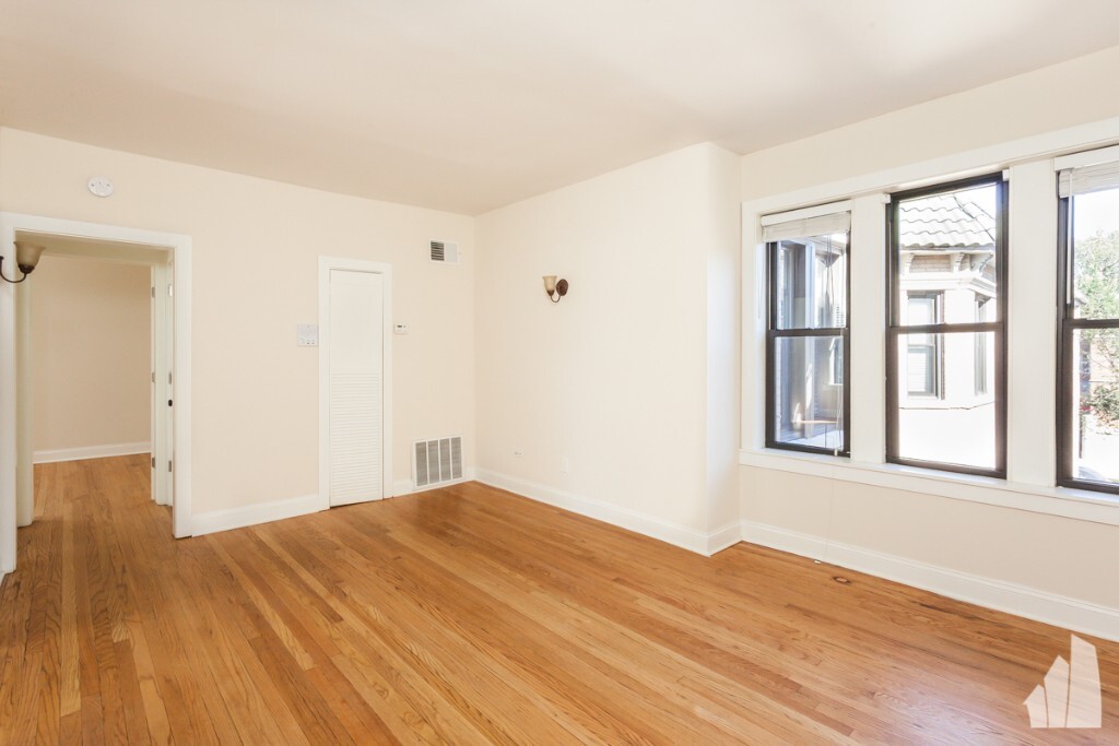 Primary Photo - 4014 N Ashland Ave
