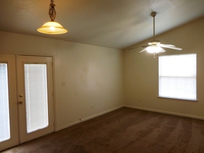 Building Photo - 943 Balkin Rd