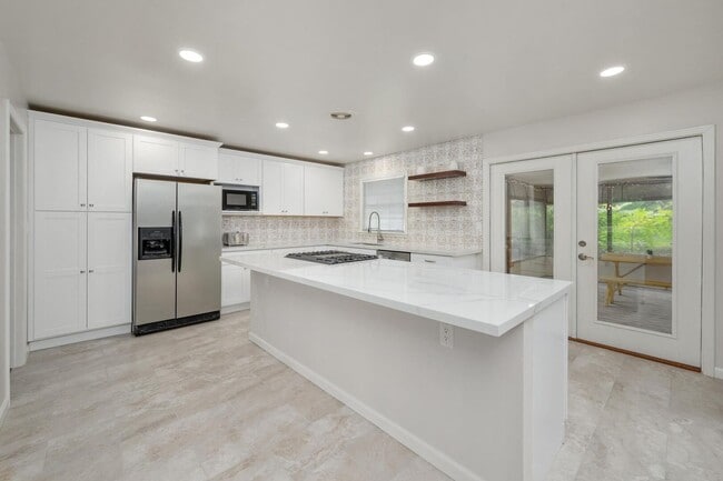 Building Photo - Beautiful Brick Ranch Home in Franklin