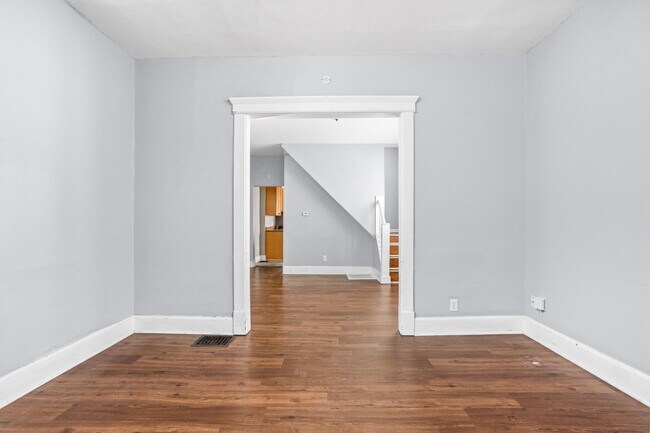 Building Photo - 273 E Parkview Ave