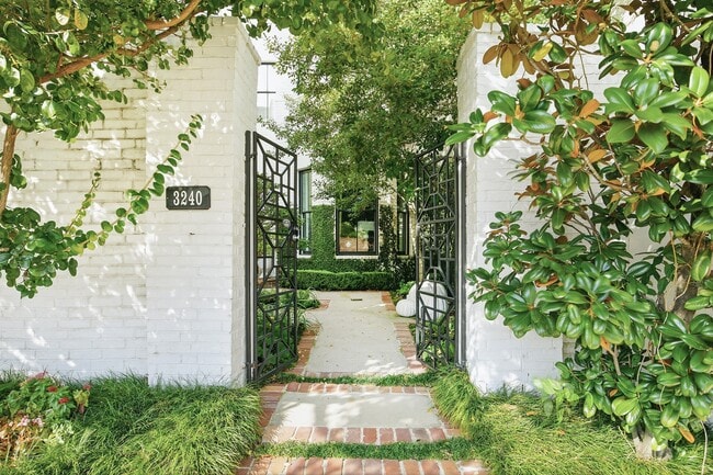 Building Photo - 3240 Bammel Ln