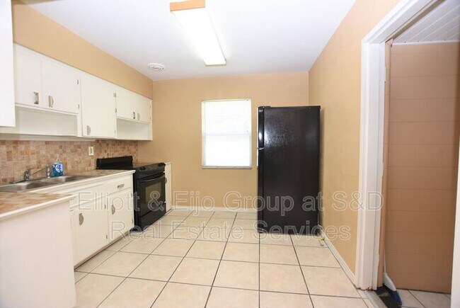 Building Photo - 106 Anarece Ave