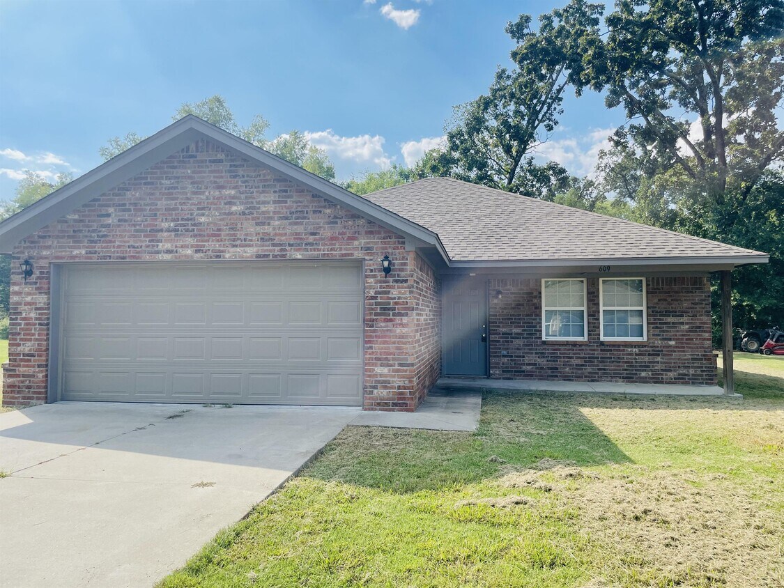 609 Carson Rd, Roland, OK 74954 House Rental in Roland, OK