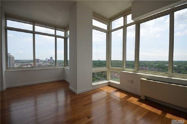 Foto del edificio - 107-24-107-71 71st Rd