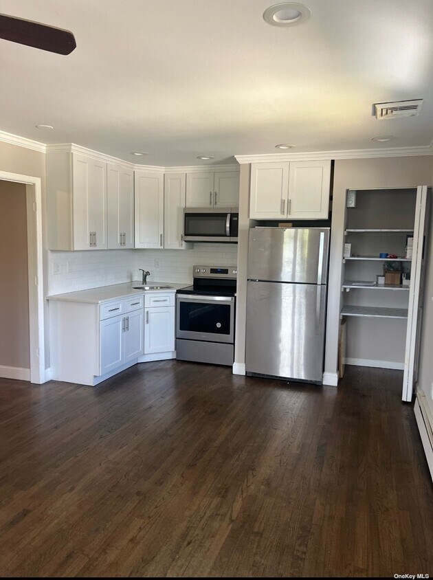 Foto principal - 4398 Merrick Rd