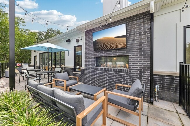 Outdoor Lounge Area - Sylvan Woods Howell