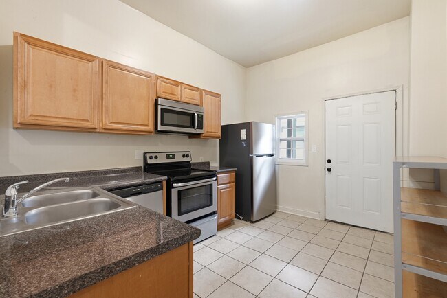 Building Photo - 309 W 41st St