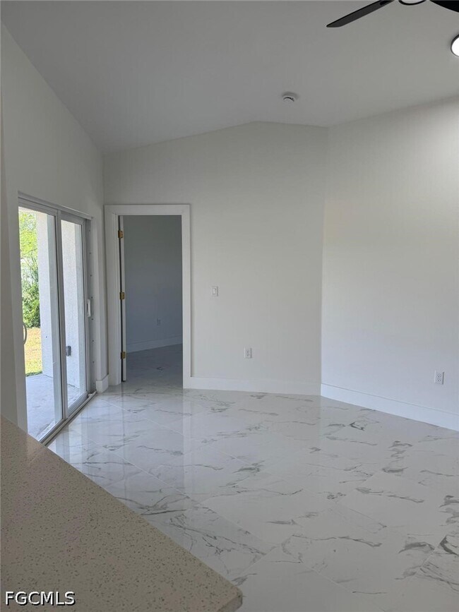 Building Photo - 4677 Golfview Blvd