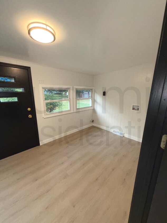 Foto del edificio - 3 Bedroom 1 1/2 Bathroom Home in Greenwich!!