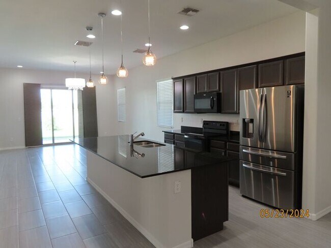 Foto del edificio - Beautiful 4 Bedroom 3 Bath Home in Gated C...