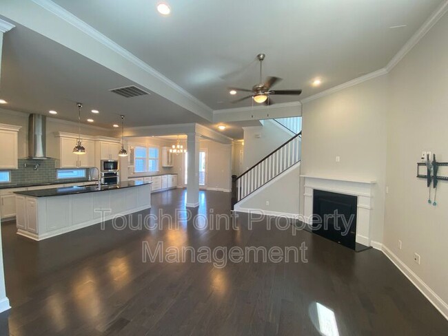 Building Photo - 4917 Providence Country Club Dr