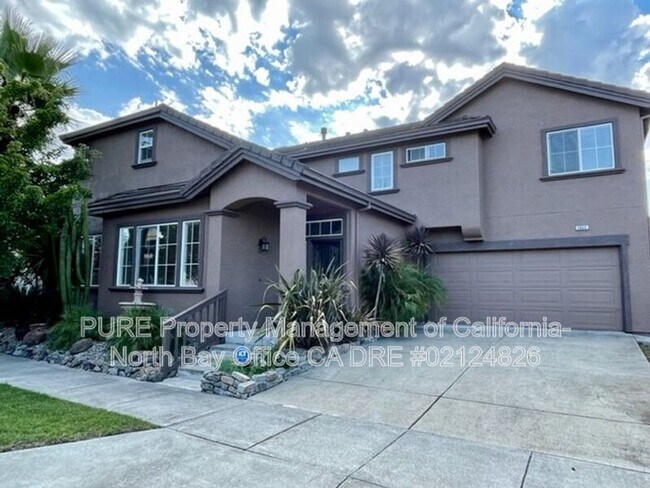 Building Photo - 1904 Fallbrook Ln