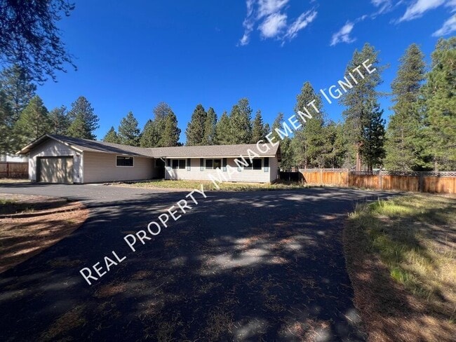 Building Photo - 15964 Bull Bat Ln