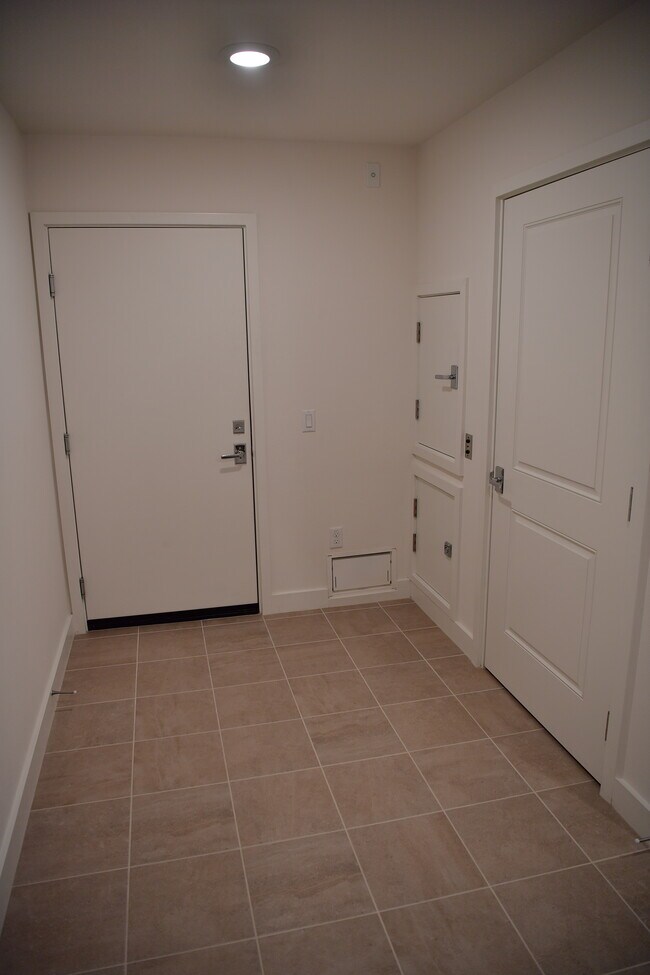 Building Photo - 3094 Doheny Way