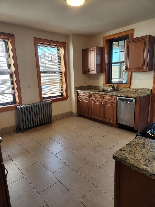 Building Photo - 149 Hillside St