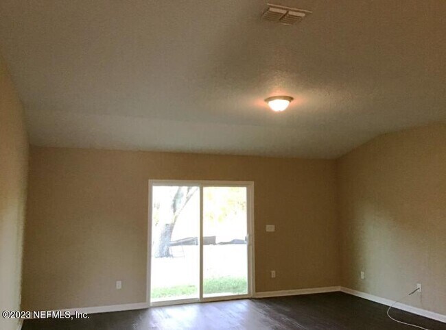 Foto del edificio - 8783 Kaye Ln