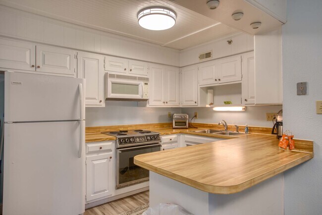 Foto del edificio - Winter Rental – Ocean View Condo | 2 Bed, 2 Bath – Fully Furnished | Utilities Included