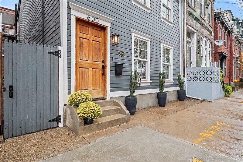 Primary Photo - 600 Pressley St