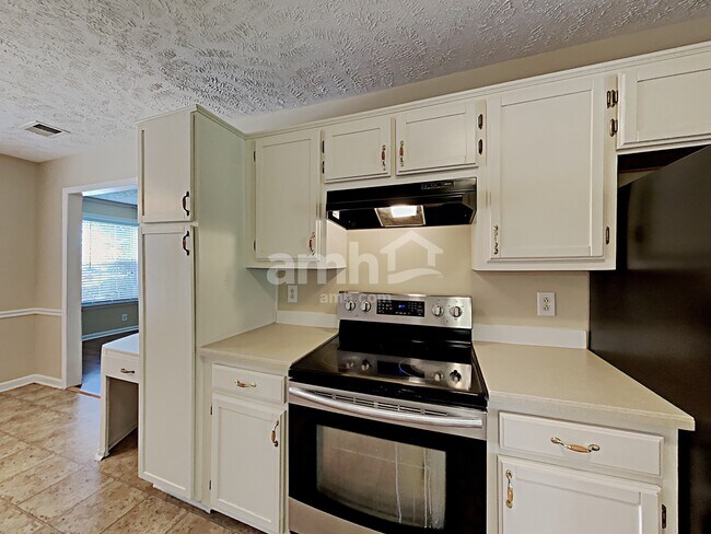 Building Photo - 2910 Windemere Dr