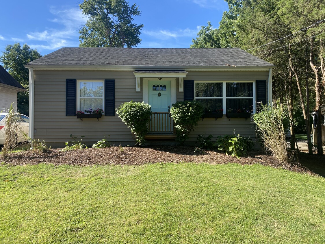 Primary Photo - 481 E Sharon Rd