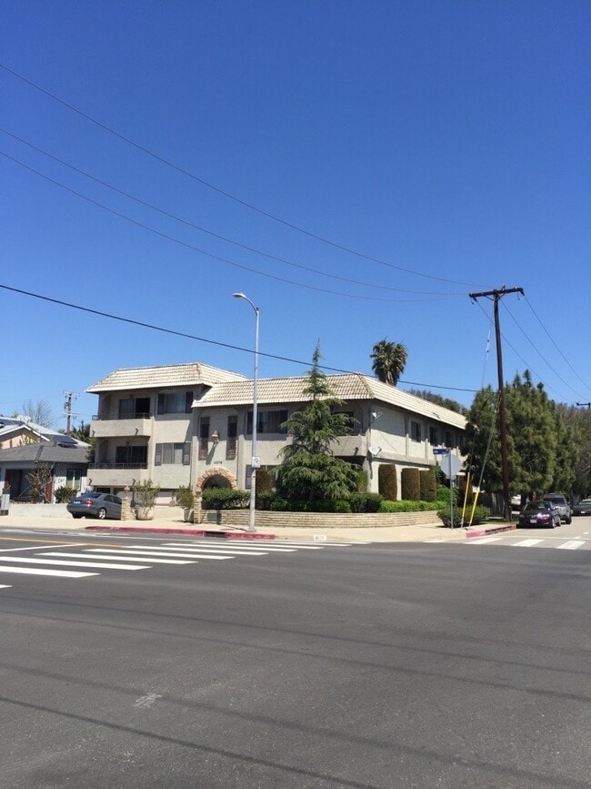 Building Photo - 4376 Alla Rd
