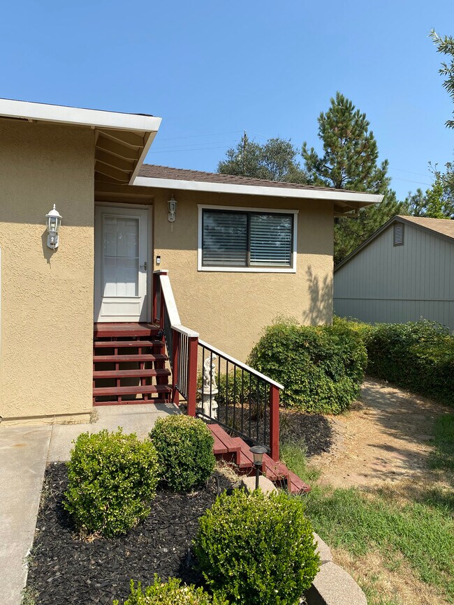 Building Photo - 23173 Lone Pine Dr