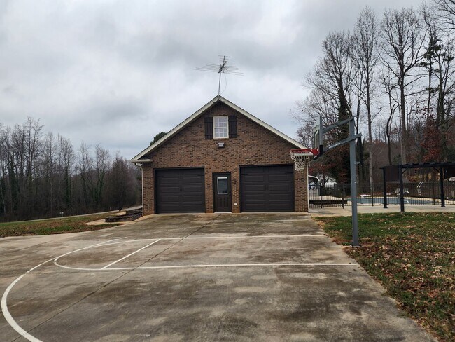 Foto del edificio - 7816 Cheatham Ford Rd