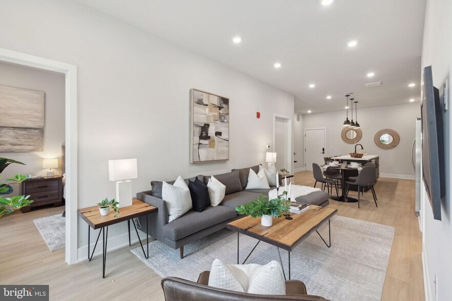 Foto principal - 6910 Ridge Ave
