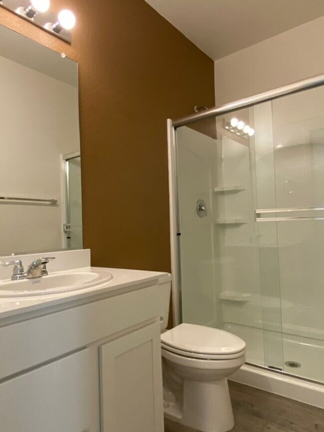 Foto del edificio - 2023 model home in solar community! Available 4/1