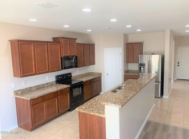 Building Photo - 5085 S 243rd Dr