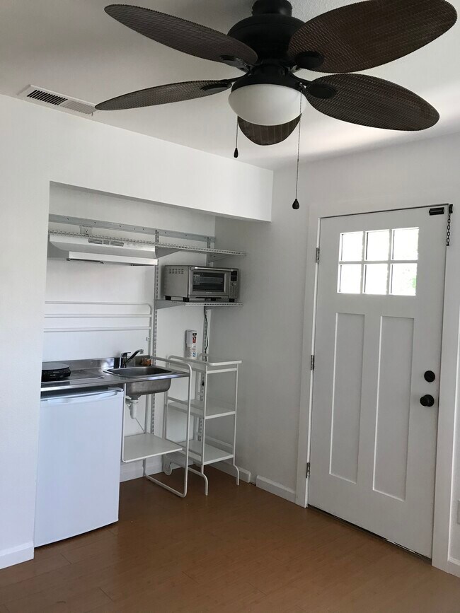 Kitchenette - 4441 Narit Dr