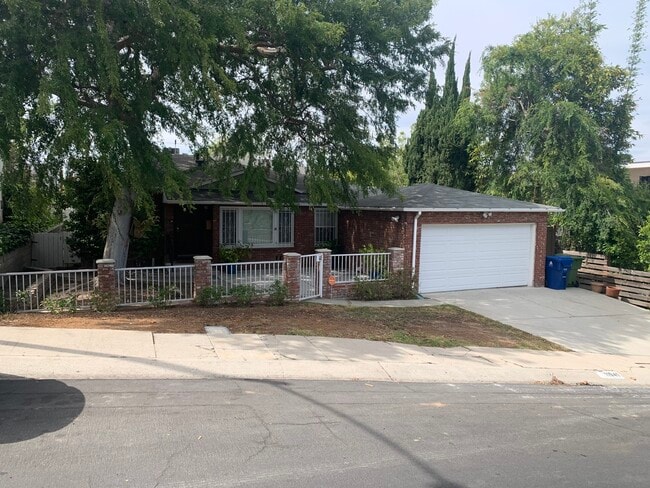 Gated front yard - 11941 Charnock Rd