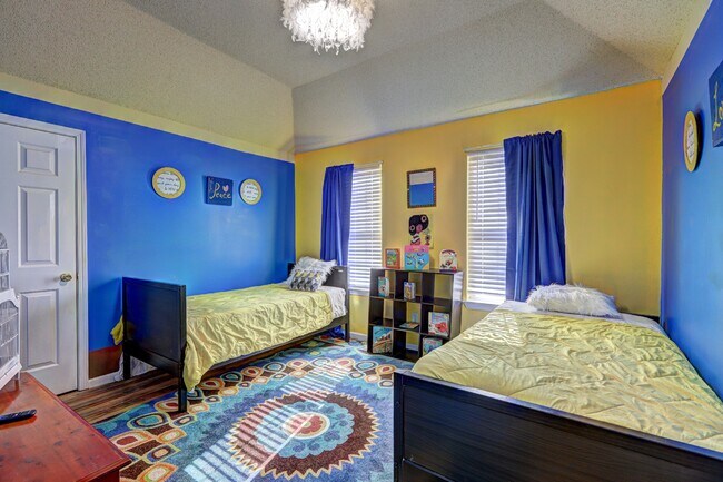 Upstairs Bedroom with twin Beds - 3683 Austin Woods Dr SW