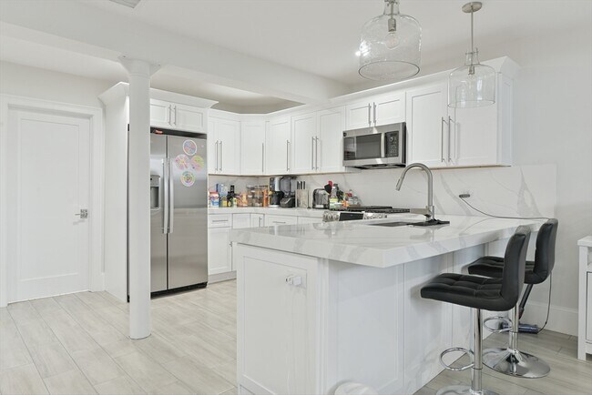 Foto del edificio - 467 E 8th St