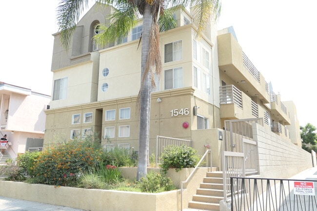 Building Photo - 1546 Hi Point St