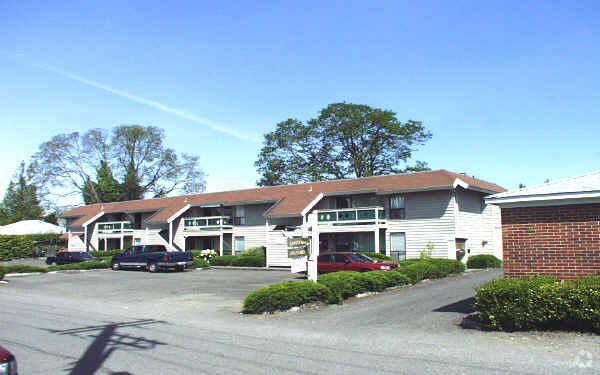 Primary Photo - Lone Tree Apartments