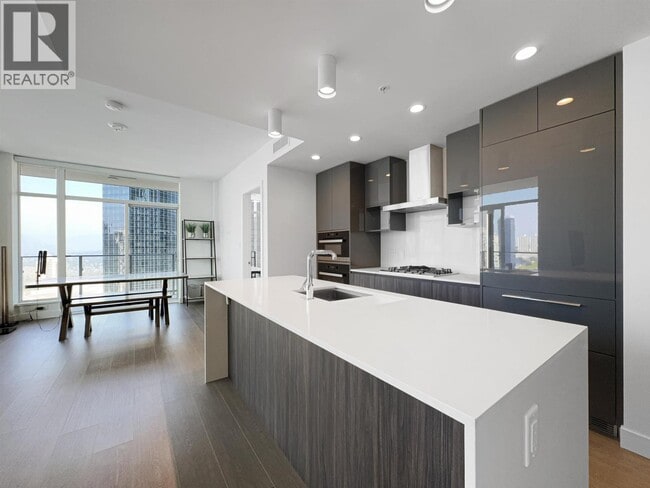 Building Photo - 6511 Sussex Ave