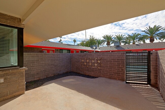 Building Photo - The Collins