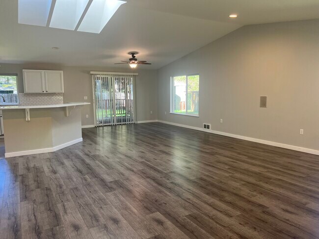 Foto del edificio - 1806 192nd Ave Ct SW