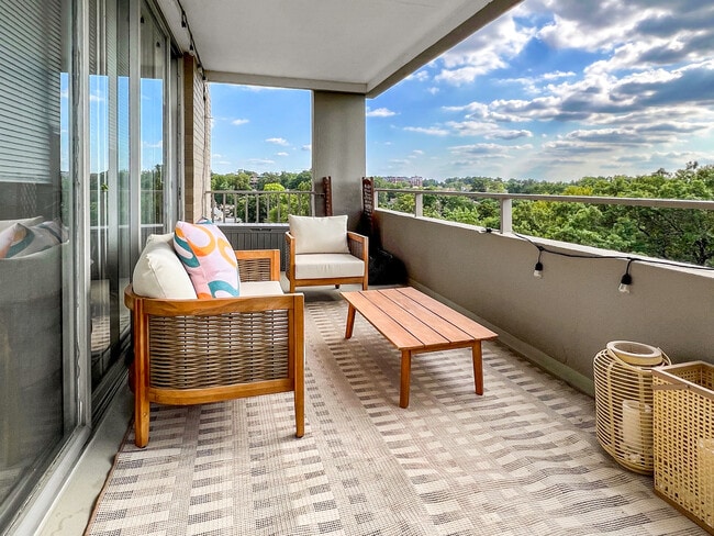 Foto del edificio - 2324 Madison Rd
