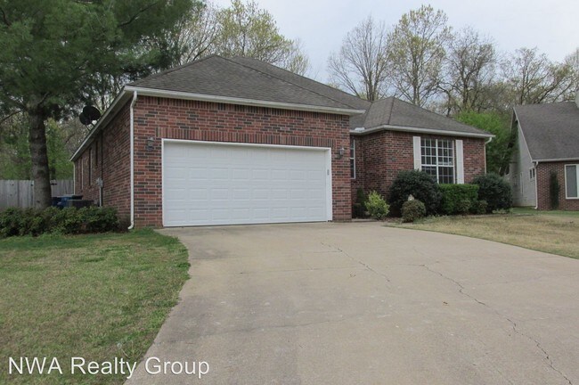 Building Photo - 805 Foxfire Ln