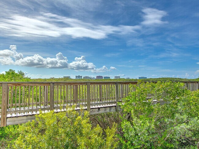 Foto del edificio - very nice  2 bedroom in Beachwalk at Town ...