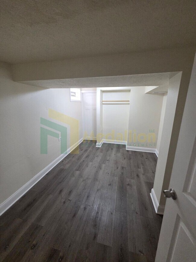 Building Photo - Charming 4BR Home with Spacious Layout, Mo...
