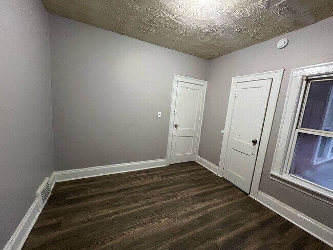 Foto del edificio - 3362 E 145th St
