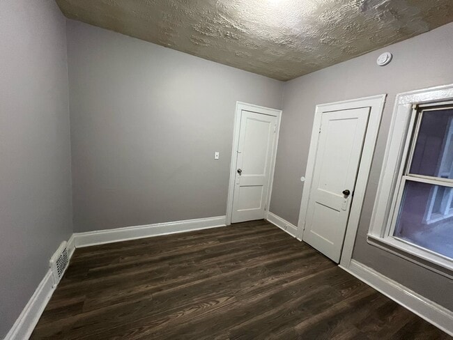 Foto del edificio - 3362 E 145th St