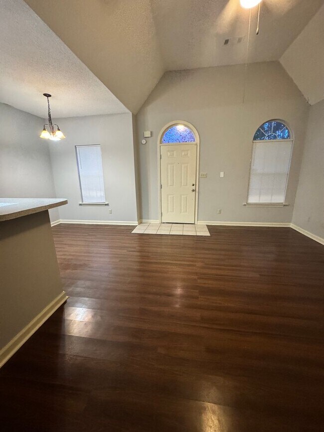 Foto del edificio - 1271 Brady Hollow Ln